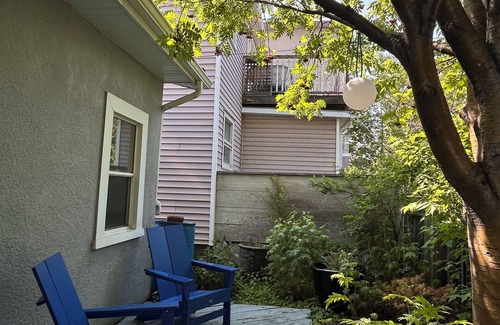 Inglewood House | Stylish Inner-City Character Home, steps to river, restaurants and shops.