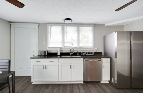 Jeffersonville House | Stylish Jeffersonville Home - Mins from Louisville