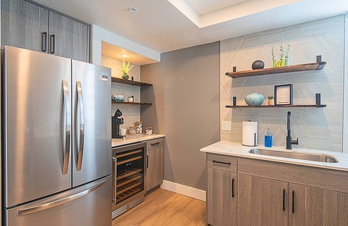 Kierland Condo | Stylish Kierland Stay | Pool | Walk to Shops
