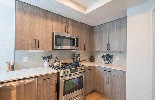 Kierland Condo | Stylish Kierland Stay | Pool | Walk to Shops
