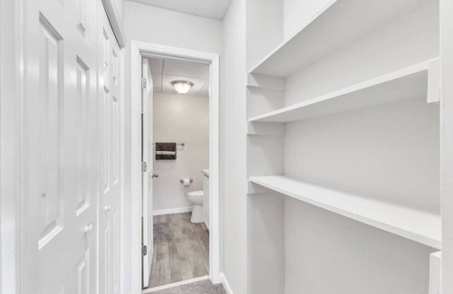 Crabtree Apartment | Stylish King 2BR Suite—in Crabtree Valley Raleigh!