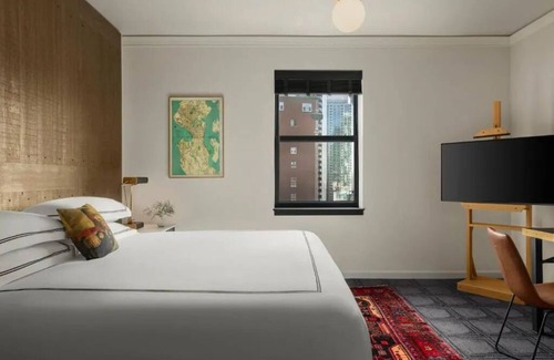 Downtown Seattle Hotel | Stylish King Room in Forbes' Top Pet-Friendly Hotel in Seattle