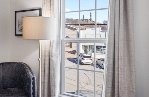 Parkville Apartment | Stylish King Suite On Main w/ Views | Desk | Wifi