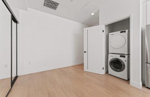 Wilshire Center Apartment | Stylish LA Getaway Location Wilshire Blvd 2 Bedroom