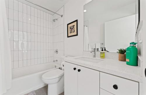 Wilshire Center Apartment | Stylish LA Getaway Location Wilshire Blvd 2 Bedroom