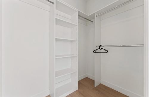 Wilshire Center Apartment | Stylish LA Getaway Location Wilshire Blvd 2 Bedroom