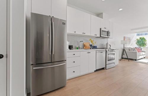 Wilshire Center Apartment | Stylish LA Getaway Location Wilshire Blvd 2 Bedroom