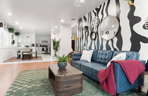 Northridge House | Stylish LA Getaway w/Hot Tub