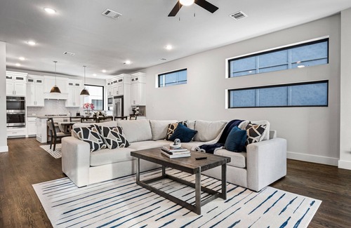 Rowlett House | Stylish Lake House Retreat in Rowlett