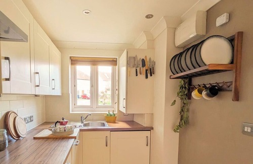 Cambridge House | Stylish, large family home near river and station