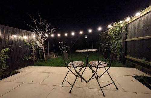 Cambridge House | Stylish, large family home near river and station