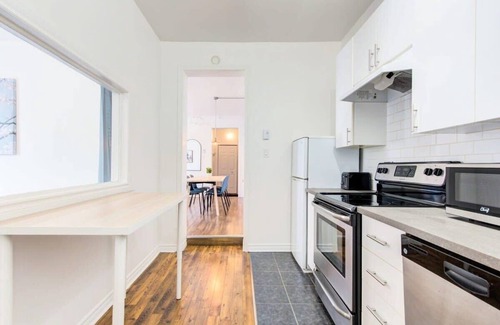 Plateau Mont Royal Apartment | Stylish Le Plateau Apt | Walk to Eat, Shop & Metro