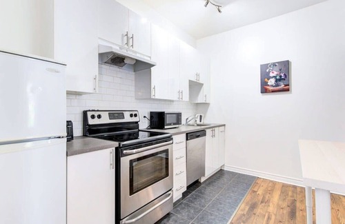 Plateau Mont Royal Apartment | Stylish Le Plateau Apt | Walk to Eat, Shop & Metro