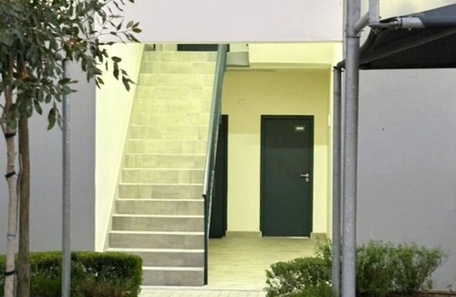 Cape Town Apartment | Stylish living in the heart of the wine-lands.