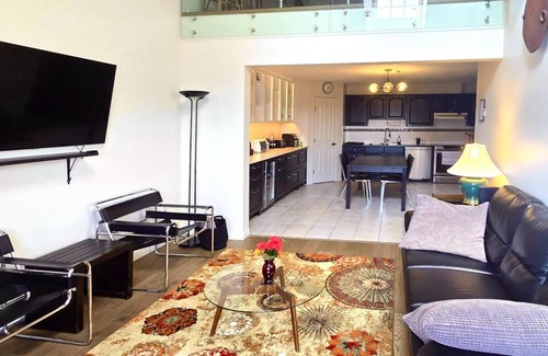 Bridgeland Apartment | Stylish Loft Apartment