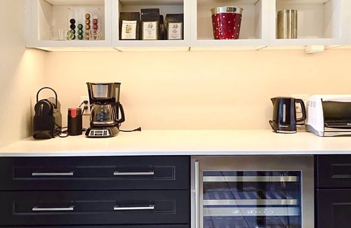 Bridgeland Apartment | Stylish Loft Apartment