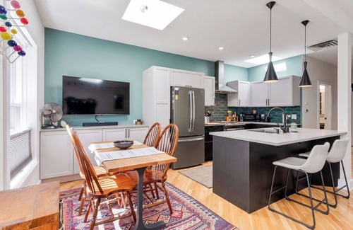 Highland House | Stylish LoHi Retreat ~ Cozy, Light-Filled, Artsy Vibes + Sunny Private Backyard