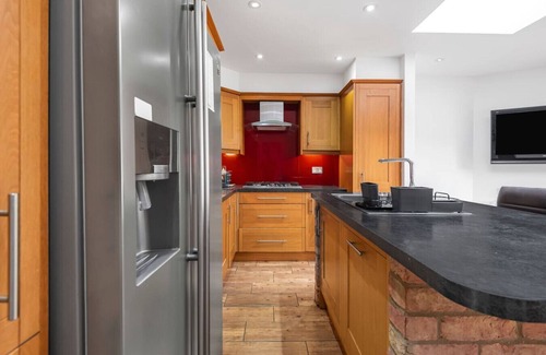 Kenton East Apartment | Stylish London home with private garden