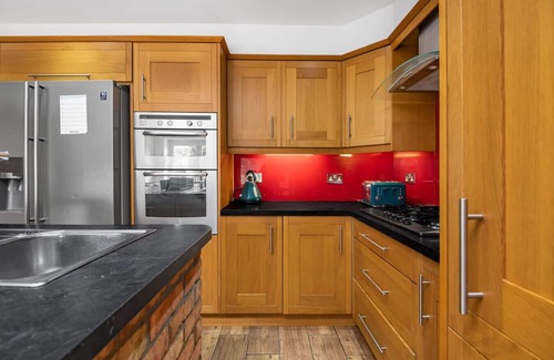 Kenton East Apartment | Stylish London home with private garden