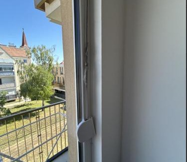 Hernals Apartment | Stylish Long-Term Apartment with Free Parking