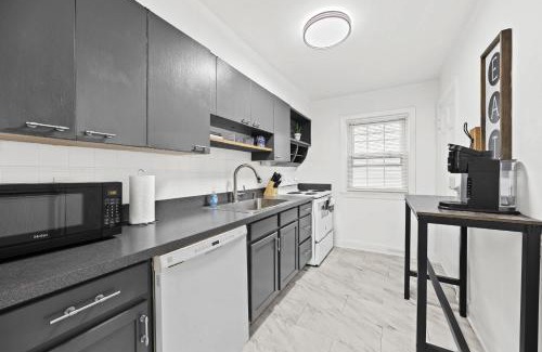 Audubon Apartment | Stylish Louisville Apt Near Downtown & Parking
