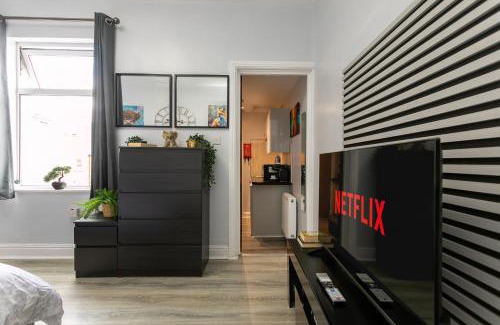 Leicester Apartment | Stylish Luxury Leicester Studio near City Centre!