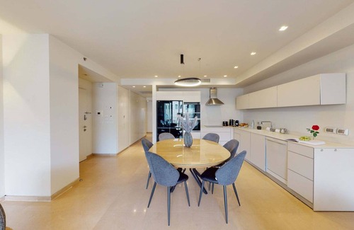 Jerusalem City Centre Apartment | ★ Stylish MAMILLA 2 masters ★ VIEW balcony ★ Parking ★