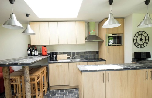 Hastiere-Lavaux Villa | Stylish Mansion in Hastière with Swimming Pool