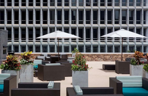 SoNo Apartment | Stylish Midtown King Studio | Free Breakfast + Seasonal Pool Access