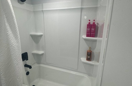 Sandy Apartment | Stylish MIL Apartment Private Entrance Close Ski Resorts