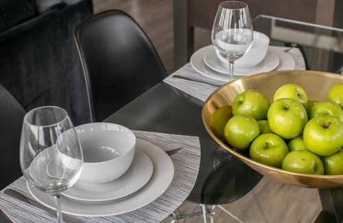 Taylor Run Apartment | ⚜Stylish + Modern 2-Bdrm Apt⚜King Bed☞FreeParking☜