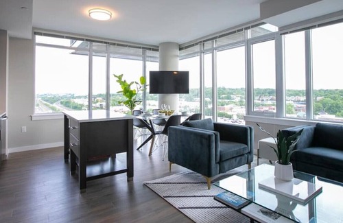 Taylor Run Apartment | ⚜Stylish + Modern 2-Bdrm Apt⚜King Bed☞FreeParking☜