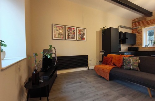 Thetford House | Stylish Modern 2-Bed Home Near A11