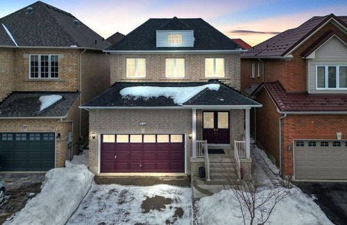 Brampton House | Stylish Modern 2-bedroom Suite