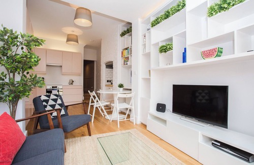 Harlesden Apartment | Stylish Modern 3 BDR Flat NW London Garden