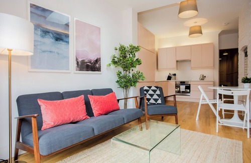 Harlesden Apartment | Stylish Modern 3 BDR Flat NW London Garden