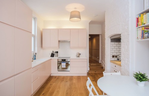 Harlesden Apartment | Stylish Modern 3 BDR Flat NW London Garden
