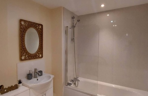 Derby Apartment | Stylish modern and spacious 2 bedroom and 1 bathroom apartment.