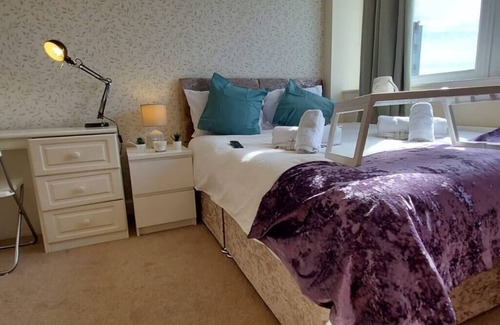 Derby Apartment | Stylish modern and spacious 2 bedroom and 1 bathroom apartment.