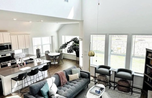 Manchaca House | Stylish & Modern Austin Home with Yard & Gated Community Pool