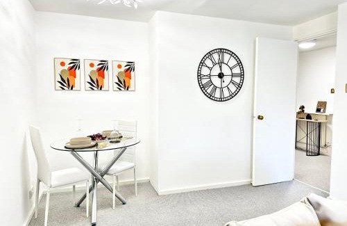 Edgbaston Apartment | Stylish Modern City Centre Flat