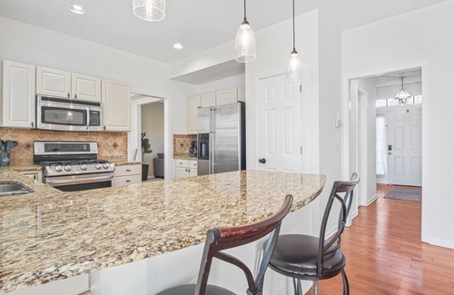 Lawrenceville House | Stylish Modern Home near Gas S/Arena.