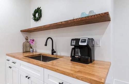 Kirkwood House | Stylish & Modern New Home Downtown Atlanta