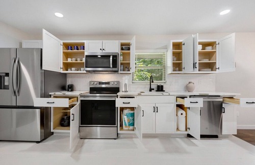 South Dallas - Fair Park House | Stylish Modern Oasis in Dallas with Pool Table