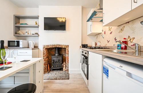 Brighton City Centre House | Stylish Modern Two Bedroom Fishermans Cottage Central Brighton