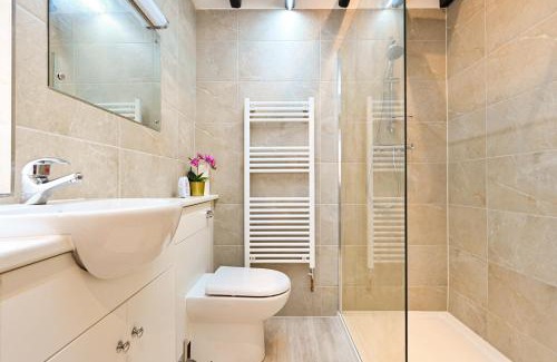 Brighton City Centre House | Stylish Modern Two Bedroom Fishermans Cottage Central Brighton