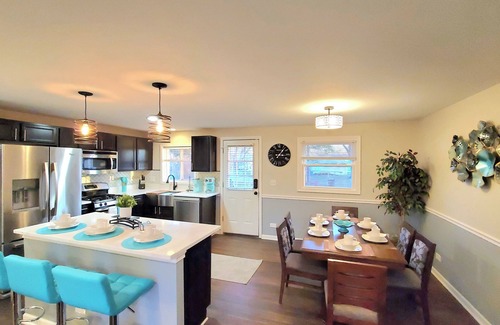 Wasco House | Stylish Modern Two Level 4BR Home Open Kitchen Big Yard & Deck Schaumburg O'Hare