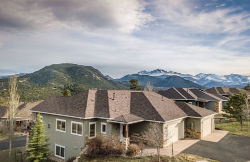 Stanley Hills Condo | Stylish mountain family home with hot tub and all the views you could ask for!