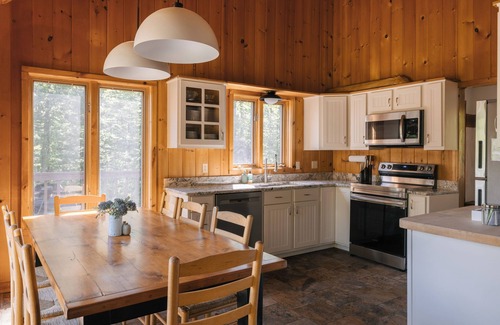 Stratton and Bromley Ski Areas Ski Chalet | Stylish Mountain Getaway close to Stratton w/Spa