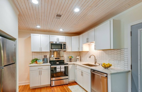McFerrin Park Condo | Stylish Nashville Condo ~ 2 Mi to Downtown!